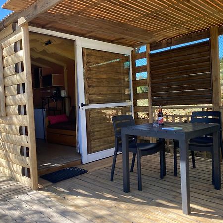 Camping Les Amandiers Castelnau-de-Guers エクステリア 写真