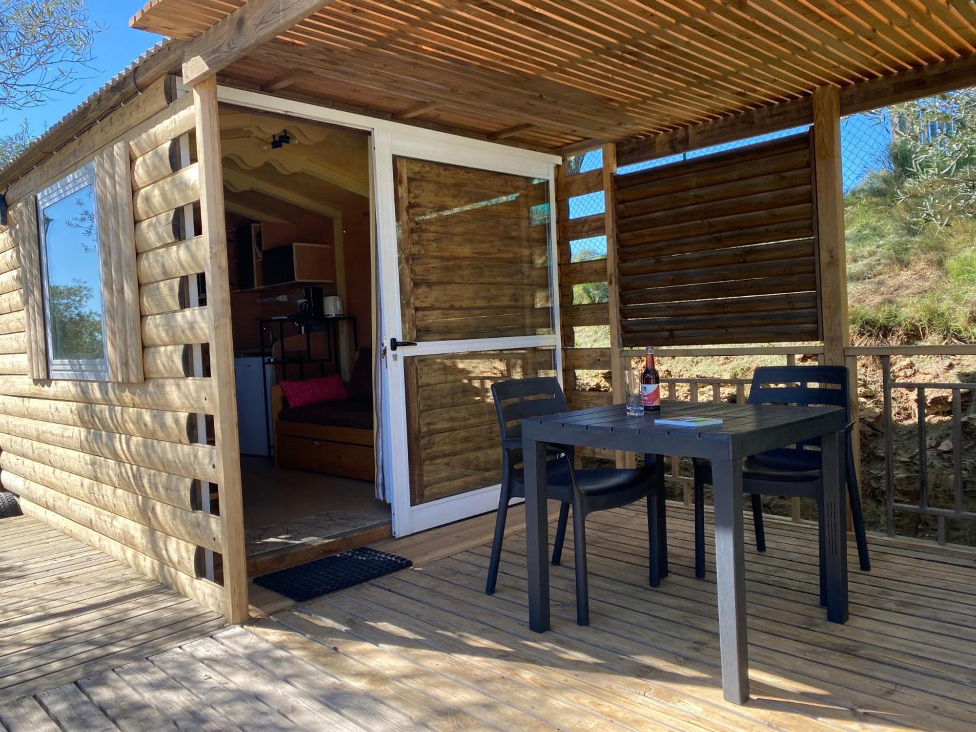 Camping Les Amandiers Castelnau-de-Guers エクステリア 写真