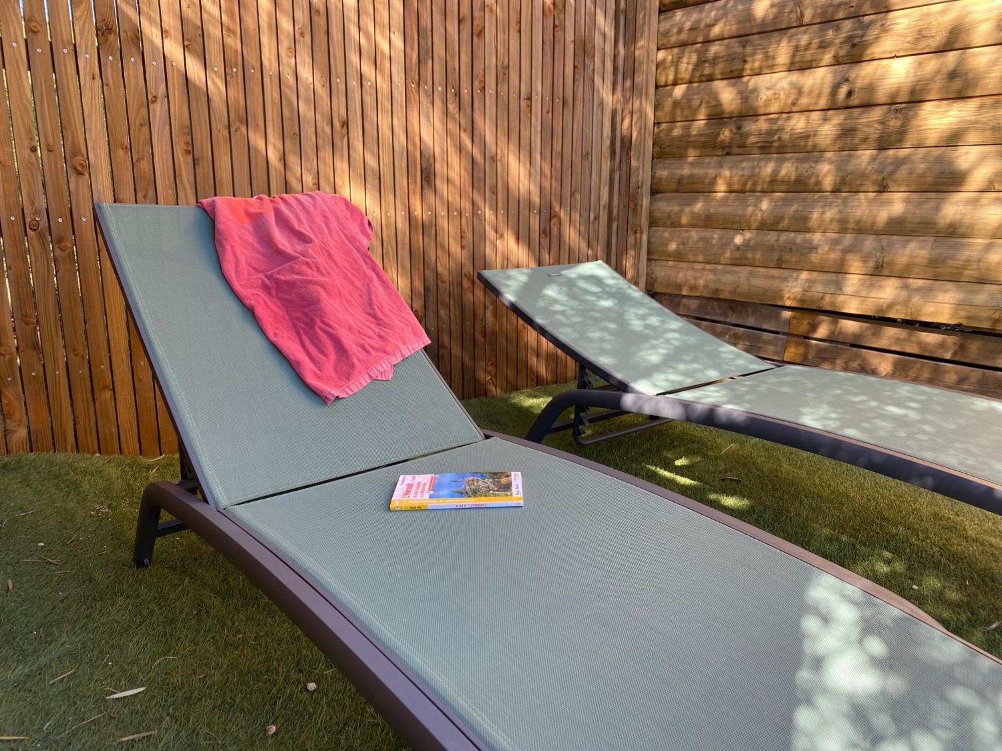 Camping Les Amandiers Castelnau-de-Guers エクステリア 写真